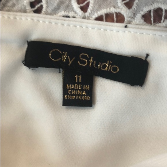 Sleeveless Casual Dress - Picture 7 of 9